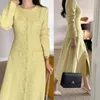 Vestidos casuais elegante chique outono inverno amarelo tweed vestido longo de alta qualidade mulheres gola redonda quatro bolsos de lã magro escritório maxi