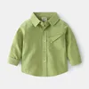 Barnskjortor Baby Boys Shirt Långärmad solid färg Spring Autumn Single Breasted Slå ner krage blus toppar 230407