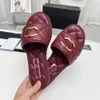 designer kvinnors tofflor sommarskum löpare för kvinnor läder glider flip flops kvinnor sandaler utomhus sovrum hotellskor vinter med låda