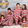 Familjsmatchande kläder Julpyjamas Set Sleepwear Nightwear Long Sleewel Red Striped Year Cloths Set Mamma Dad Kid 2 Pieces 231107