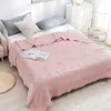 ベッド用の毛布ソリッドピンク色の柔らかい温かい格子縞の四角いカーペット厚さ