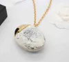 Collier pendentif ovale à breloque de qualité de luxe avec pierre naturelle blanche en plaqué or 18 carats avec boîte à timbres Ps4824a