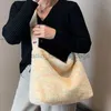 Bolsas de ombro Inverno Plus Bolsa Crossbody Feminina Luxo Pele Soulder Bolsa Macia Senhoras Peludas Arco-Íris Versátil Tote andbagscatlin_fashion_bags