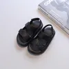 Eerste wandelaars zomer kinderen sandalen schattig pure kleur baby strandschoenen mooi geel open teen meisjes ademen op blote voeten jongens sandaal 230407