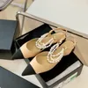 Sandalias de mujer recién llegadas, sandalias planas con punta abierta estilo hada con cadena de perlas y diseño de bloques de Color, novedad de 2024
