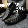 Abendschuhe Luxus Herren Casual Italienische Loafers Mokassins Slip On Herren Flats Atmungsaktiv Aushöhlen Herren Fahren