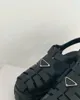 Sommar ny skum sandal designer kvinna lyx mode metall triangel präglad gummi bild strand sexig plattform toffel man utomhus fritid platt sko med låda