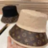 ファッションデザイナーハットメンズとレディースのビーニー秋/冬のサーマルニットハットスキーブランドボンネット高品質の格子縞の帽子豪華な温かいキャップニット帽子