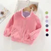 Jackor barn ytterkläder vinter 2023 barn pojkar baby kappa flickkläder full zip upp koreanska rockar rosa söt tecknad fleece jacka jacka