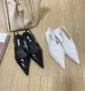 Z trójkątą klamrę czarną kobietę płaskie obcasowe sandałowe buty skórzane buty szczotkowane balerina Flats Pointe palca luksusowy designerka lady chłodne buty na obcasie 35-41