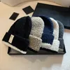 Luxur Designer Beanie Comforts Letter Ventilate Hat Ventilate Sticked Hat Brodery Warm Multicolor Classic Trend Autumn Winter Elegance mångsidig