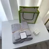 Set di asciugamani da bagno di design di lusso con set di asciugamani ricamati con logo multicolore lettera Dormitorio di moda da bagno assorbente e confezione regalo da spiaggia ad asciugatura rapida