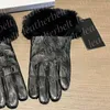 Guantes de piel de lujo para mujer, manoplas con letras bordadas para pantalla táctil, guantes de conducción cálidos de piel de oveja de Cachemira para invierno al aire libre