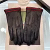 Guantes para mujer Diseñadores para hombres Pantalla táctil para mujer Guantes cálidos de cuero Guante Moda de invierno Teléfono inteligente móvil Guantes de cinco dedos