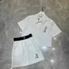 Vestido de dos piezas Diseñador para mujer conjunto falda moda manga corta camisa polo bolso corto cadera faldas traje femenino verano trajes delgados 1ZUU