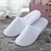 1pair wegwerpreis hotel slippers witte handdoek gesloten teen spa schoenen badkamer sets wassen douche badbad accessoires