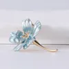 Broscher rosa emalj Lily Flower for Women Beautiful Plant Alloy Pins Winter Jewelry High Quality