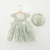 Vestidos de niña 2 piezas Ala Bebé Ropa de verano Moda coreana Malla Sin mangas Vestido de princesa para niños Sombrero para el sol Conjunto de ropa para niñas pequeñas 230407