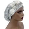 Ethnische Kleidung 2023 Frauen-Kopf-Verpackungs-Nigeria-Kopfstück-Dame-Party-Hut Glänzende Plissee-Turban-Kappe mit Diamant-Blumenstrauß Afrikanischer Headtie