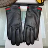 Kvinnors handskar designers för män Kvinnor Touch Screen Leather Warm Glovesglove Winter Fashion Mobile Smartphone Fem fingerhandskar