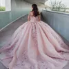 Rosa glänsande quinceanera klänningar mexikansk o-hals spets 3d blomma pärlor puffy bollklänningar applique lyx vestidos 15 de