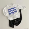 의류 세트 2pcs/세트 가을 아기 소년 옷 캐주얼 세트 인쇄 스웨터+코듀로이 바지 아이의 옷 아기 여자 복장 면복