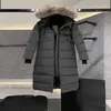 スタイルの有名なデザイナーラグジュアリーウィメンダウンジャケット刺繍文字カナダの冬のフードドグースコート屋外女性の長い服風プルーフユニセックスYJX2