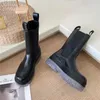 Nouveau style Femmes Designer Bottes Confort luxueux Semelle extérieure en caoutchouc délicat Cuir Martin Cheville Mode Anti-dérapant Vague Bottes d'extérieur colorées