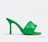 2023 sandales talons plats diapositives tissé concepteur femmes carré pantoufles dames mariage talons hauts chaussures robe orteil éblouir