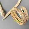 Designer Collection Style Dîner Tour de cou Neckhole Collier Bracelet Paramètres Plein Diamant Plaqué Or Yeux Verts Serpent Serpent Serpent Forme Ensembles de Bijoux