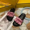 Sandali di lusso Pantofole Uomo Donna Viaggio estivo Tessuto giallo nero Piattaforma di diapositive in broccato Suola piatta in pelle Sandali casual con fibbia in metallo con scatola