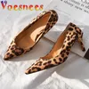 Vestido sapatos voesnees 2023 pontas pontiagudas femininas primavera outono bombas de estampa de leopardo