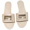 Pantoufles pour femmes Chaussures de plage de luxe avec lettres Diapositives en cuir véritable Nouvelles chaussures de créateur de mode Marque Chaussures d'extérieur d'été Chaussures de piscine antidérapantes évider