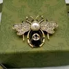 Broche de abeja de estilo clásico con letras G, broches de joya de diseñador de marca para hombres y mujeres, abalorio para regalo de boda, accesorios de joyería de alta calidad