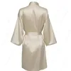 Kvinnors sömnkläder Kvinnors sommarbröllop Kort satin Silk Robe de Soriee Bridal Plus Size