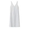 カジュアルドレス夏の女性のピュアホワイトVネックの袖なしファッションドレススプリットタンクトップドレス230407