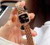 Populära kvinnors fyrkant Simple Dial Watch Small Size Batteris Clock Quartz Movement Business Leisure rostfritt stål Band Diamonds Ring armbandsur Trevliga daggåvor