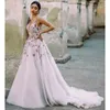 Красочные цветочные аппликации Свадебные платья Кружева с открытой спиной Трапеция с v-образным вырезом без рукавов Boho Country Bridal