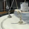 Pendanthalsband grossist Vivi West Full Drill Saturn Pin Necklace Clavicle Gold Chain Designer smyckekedjor Lyx för män Womens Bijoux Cjewelers