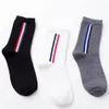 ストリートスタイルのHiphop Crew Socks Harajuku Fashion Skateboard Socks高品質の垂直ストライプ綿男性女性Sock275r