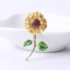 Broscher gul blomma strass solros brosch emalj kristall växt stift vinter charm solrock för kvinnor