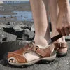 샌들 상쾌한 고급 가죽 캐주얼 야외 Baotou Beach Shoes non-slip 남자 닫힌 발가락 물