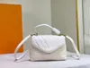 New Wave Hold Me Crossbody Bag M21720 Women Designer Handbag 23cm Red Branco Branco Branco de Moda Moda M21979