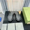 Итальянские дизайнерские тапочки с логотипом, мужские резиновые шлепанцы Elea с двойным G и перфорацией, круглый носок, летняя уличная обувь без шнуровки, подошва с выступом