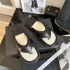 Infradito di alta qualità Pantofola di design da donna Sandalo con diapositiva Marchio estivo Scarpe Corium C Pantofole Stivaletti Sandali da spiaggia classici in pelle casual Donna all'esterno