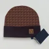 Vinterdesigner Beanies Hattar Herr- och kvinnors mössa termiska stickade bokstäver Hatt Skidmärke Bonnet Plaid Skull Caps Luxury Warm Cap Monterade tillbehör Män