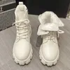 Boots Women's White Ongle Boots 2021 سيدات شتاء شتاء الحذاء الأنثوي أحذية أسود منصة القتال أحذية الفراء الفراء مصمم الشرير القوطية AA230406