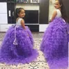 Abiti da ragazza Abito da ragazza in tulle a strati a fiori per matrimonio con applicazioni Sweep Train con scollo a V Abiti da spettacolo vintage per bambine Longo