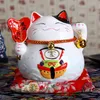 Objetos decorativos Figuras de 4,5 polegadas de cerâmica japonesa Lucky Cat Maneki Neko Home Decoration Presente Comercial Presente Cat Lucky Money Box Feng Shui Handicraft 230407