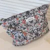 Bolsas de cosméticos para mujer, bolso de algodón Floral bonito para maquillaje, lápiz labial, bolsillo con cremallera, bolsa de almacenamiento, accesorios para compras al aire libre